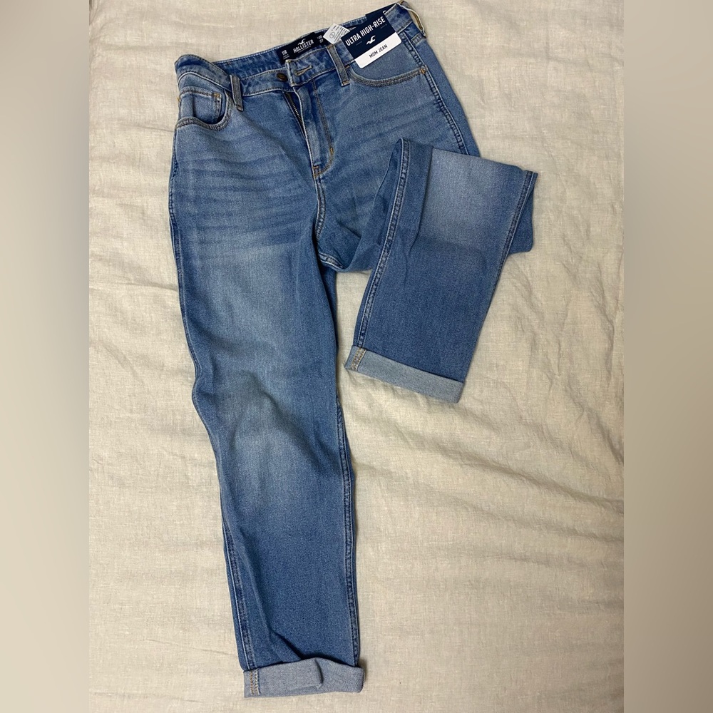 BRAND NEW Hollister Vintage Stretch Ultra-High Rise Mom Jeans